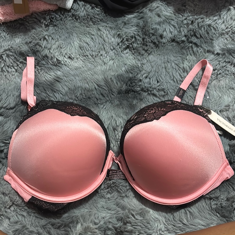 NWT Victoria's Secret Bombshell Pink and Black Lace Bra